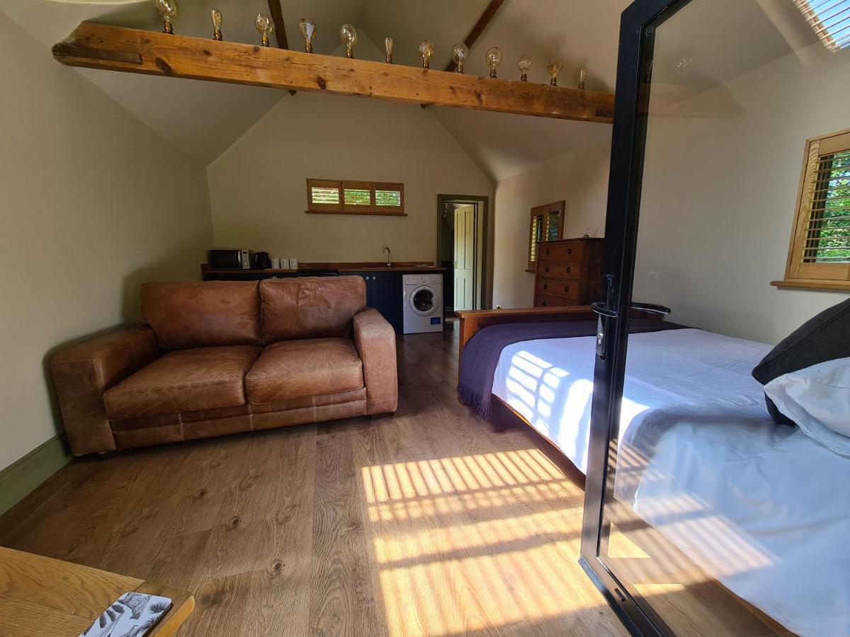 Gatwick Hideout Apartment Charlwood Ngoại thất bức ảnh